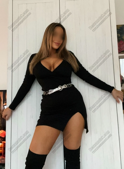 27 kép Vivien. szexpartner 706561232,