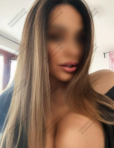 29 kép Vivien. szexpartner 706561232,