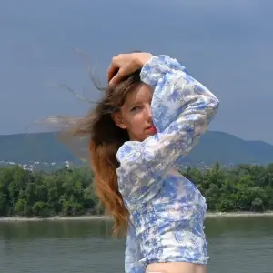 Szomszéd lány