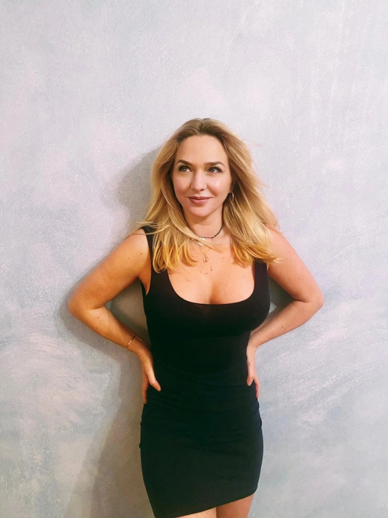 16 kép Eni. erotikus masszázs 309680039,   