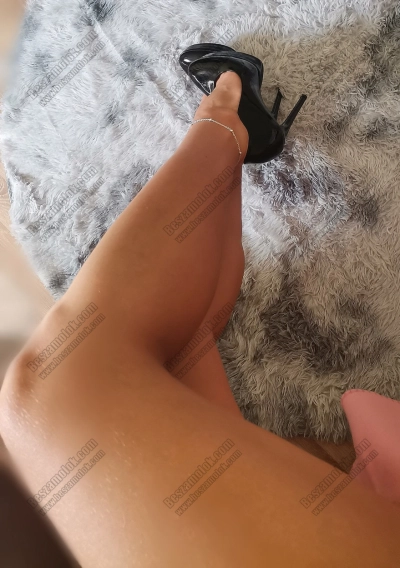 31 kép Mia. szexpartner 206100804, Leg