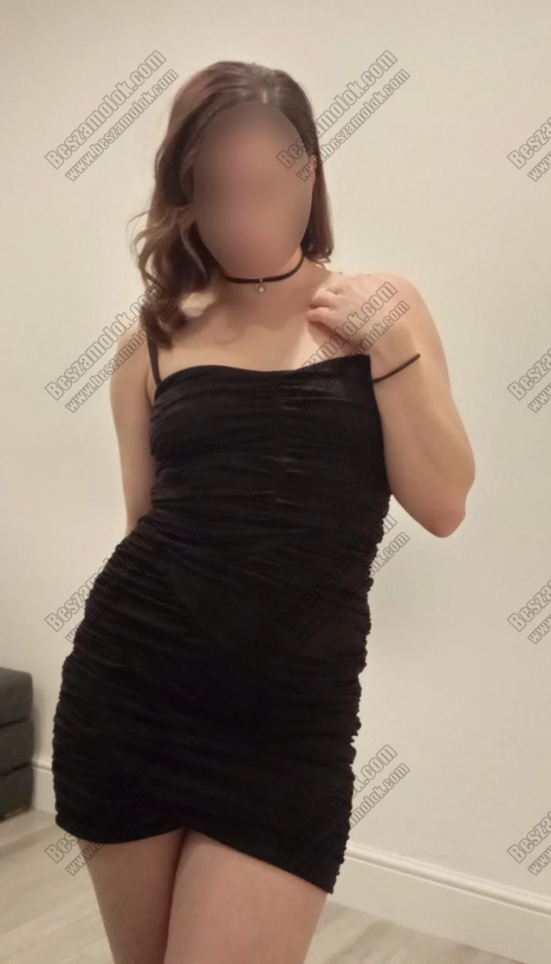 21 kép Adél. szexpartner 703076969,   