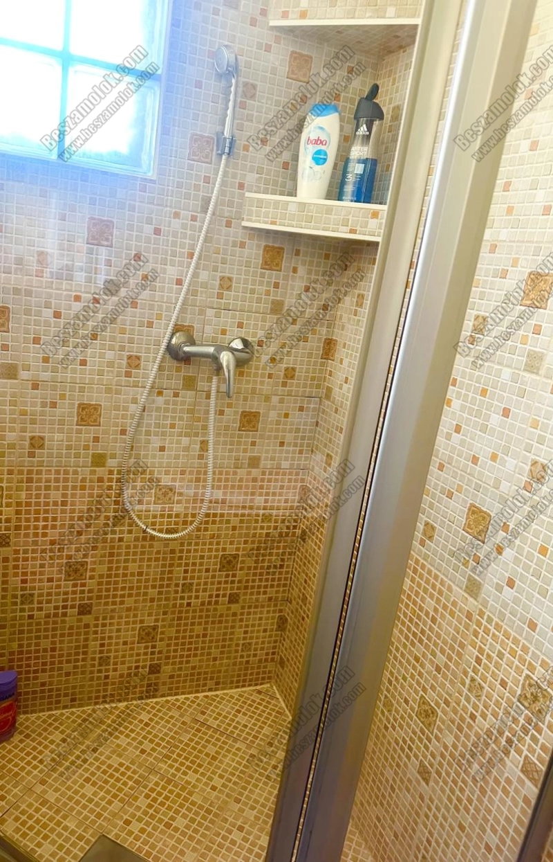 11 kép Adrienn. szexpartner 306019281,   