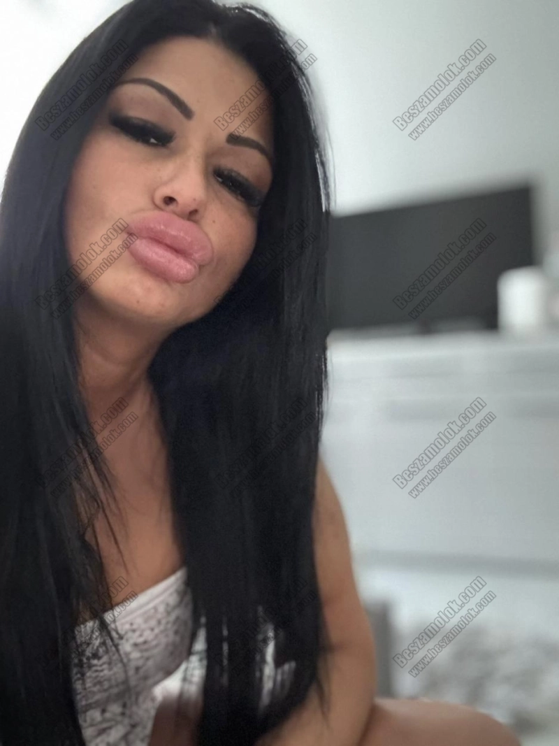 2 kép feketemacska. szexpartner 703666128,