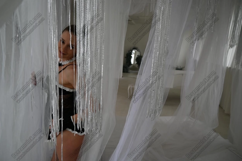 17 kép Yade. szexpartner 705537012,   