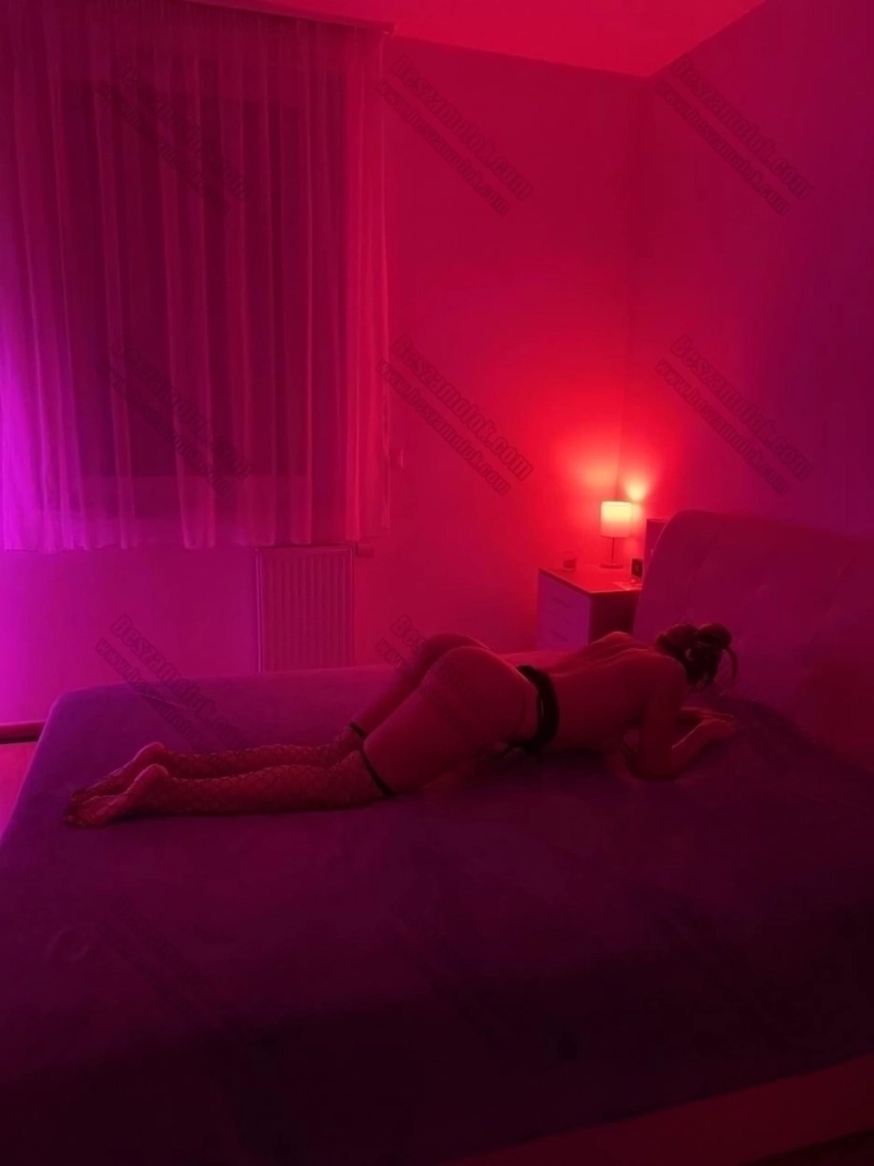 7 kép Nia. szexpartner 701441244,   