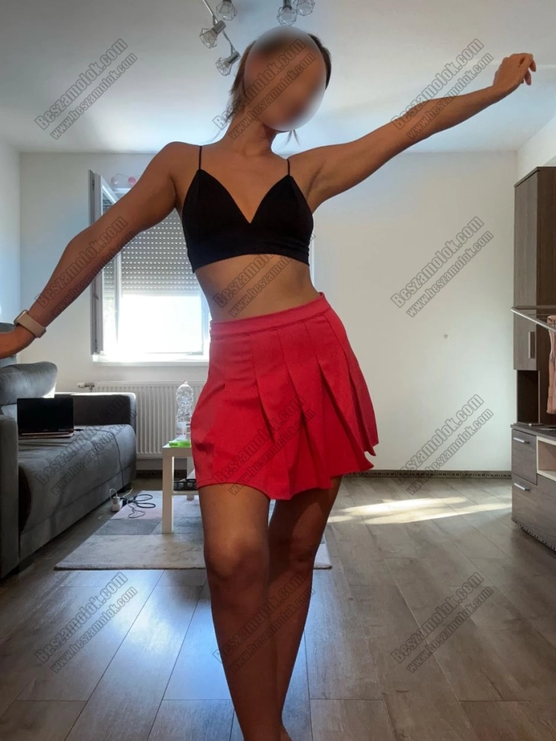 4 kép Nia. szexpartner 701441244,   