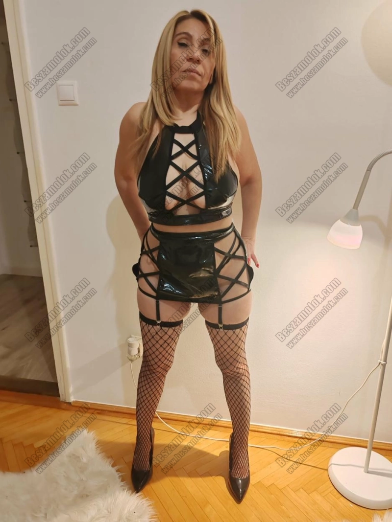 25 kép Évike. szexpartner 702933415,   